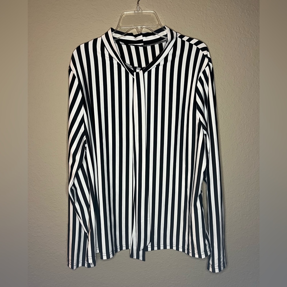 Black & White Stripped Shirt. - Small/Medium